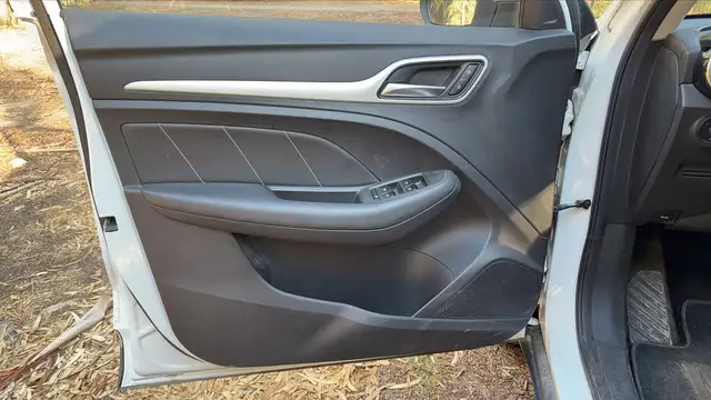 MG ZS view 7