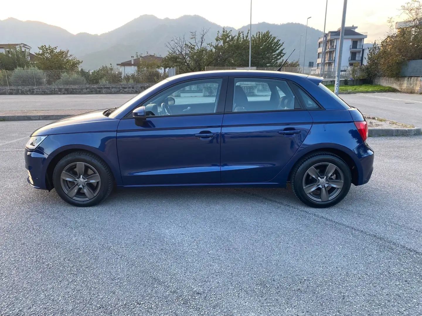 Audi A1 A1 I 2015 Sportback Sportback 1.6 tdi s-tronic Albastru - 2