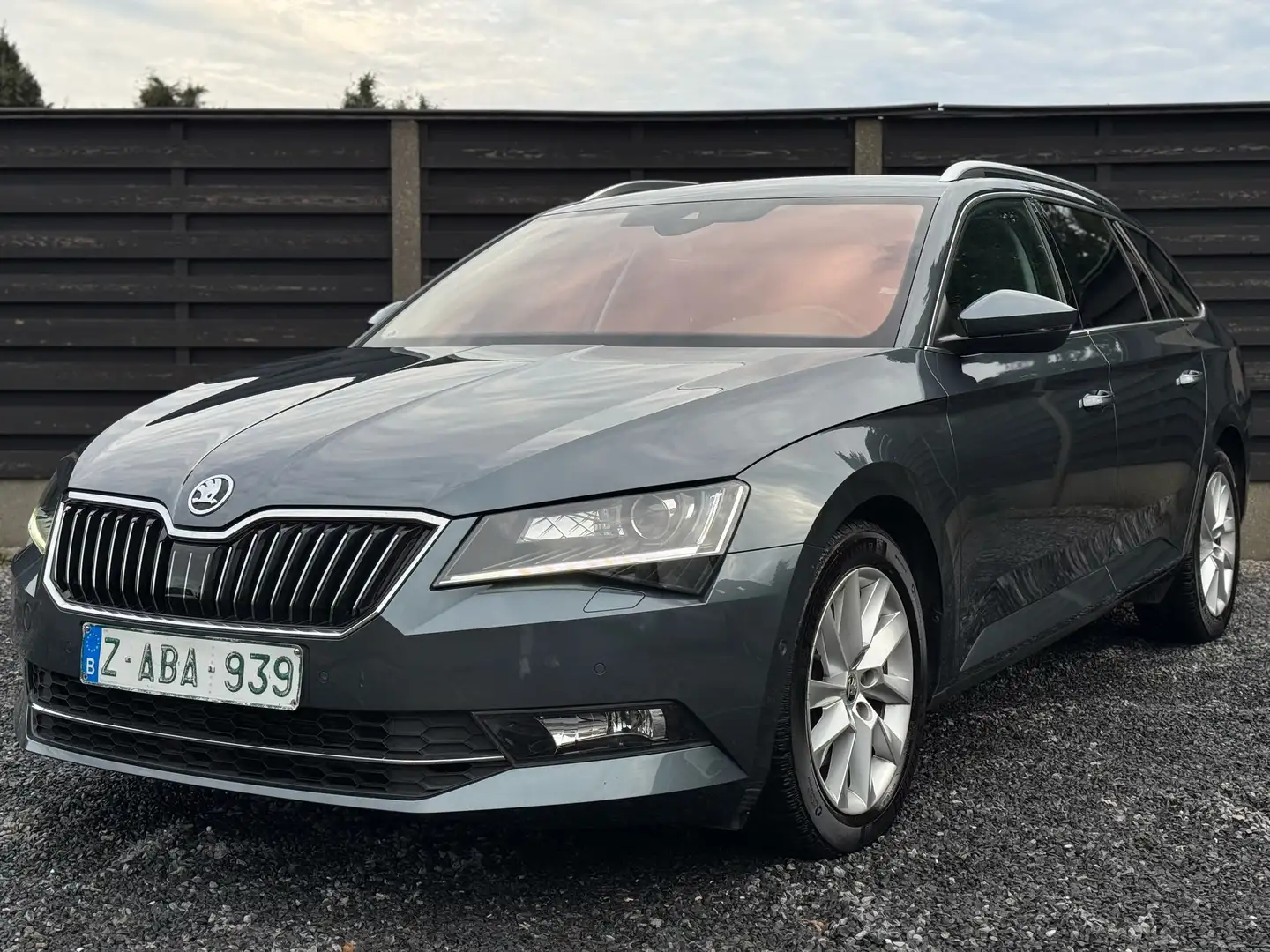 Skoda Superb 1.6 TDI*VIRTUAL*LEDER*DODEHOEK*TREKHAAK*ZETELVERW. - 2