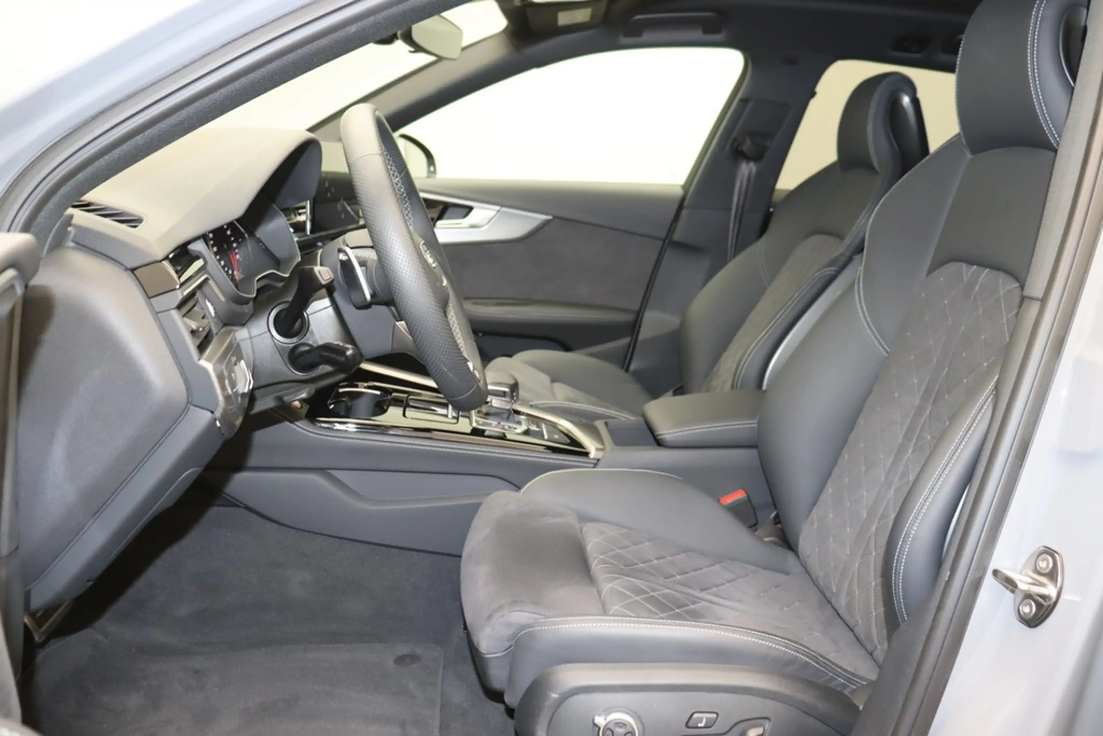Audi RS4 RS 4 Avant 2.9 TFSI quattro . LED Navi AHK — photo 9