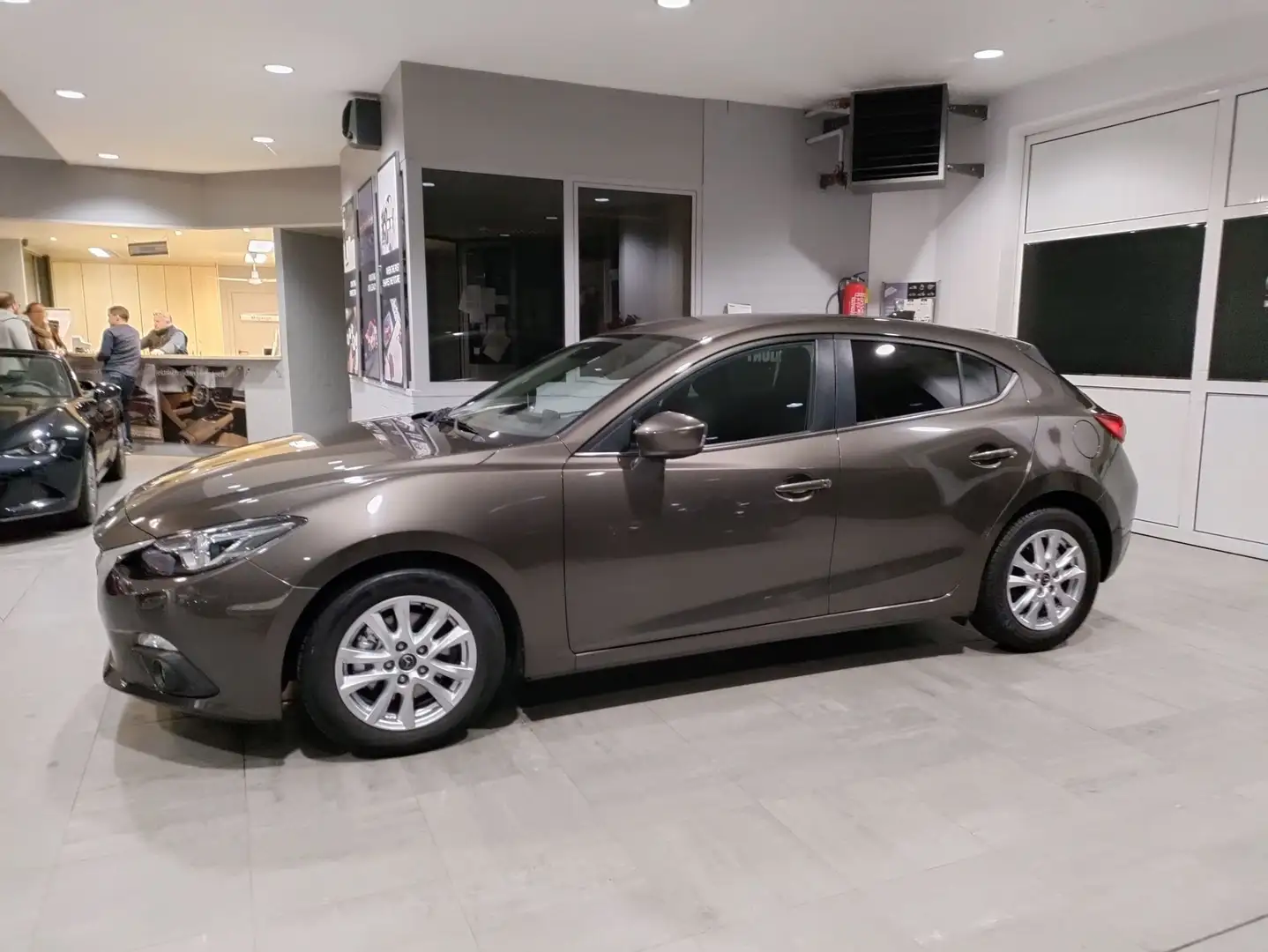 Mazda 3 2.0 SKYACTIV-G Sense Brązowy - 2