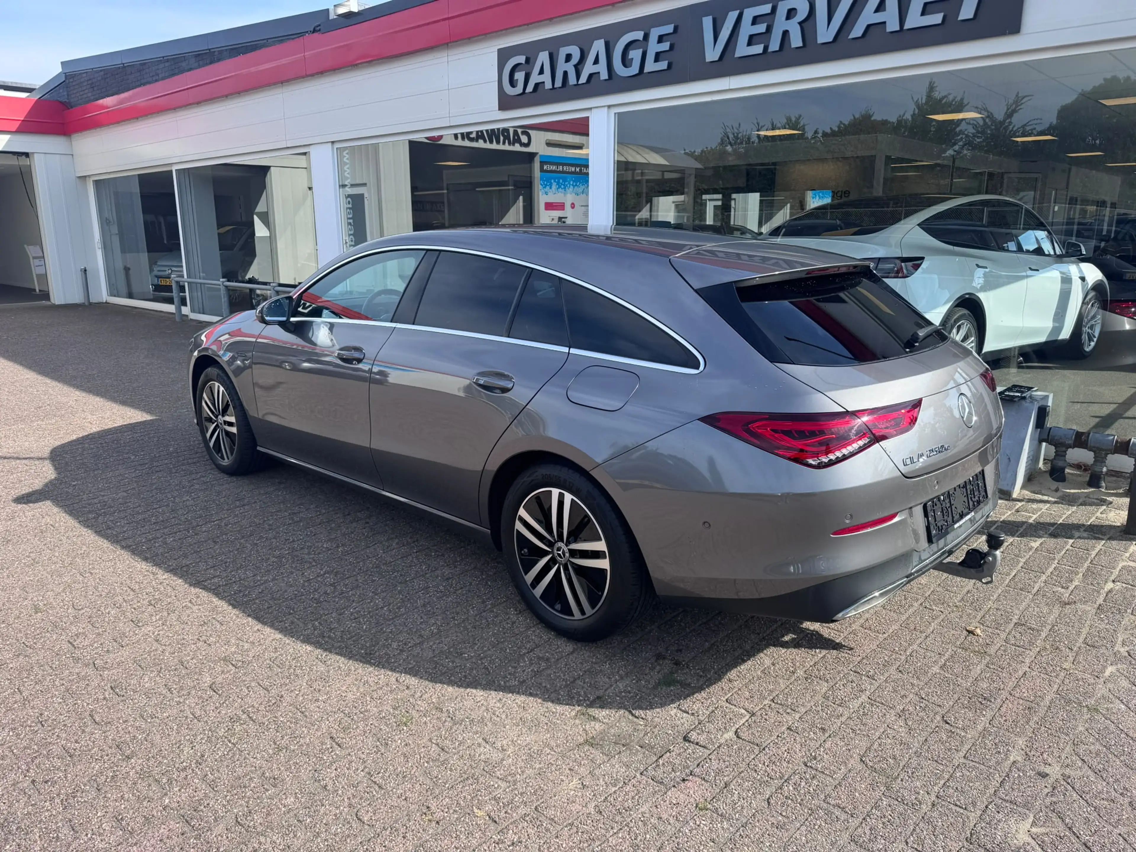 Mercedes-Benz CLA 250 Shooting Brake e Business Solution Luxury Limited — photo 4