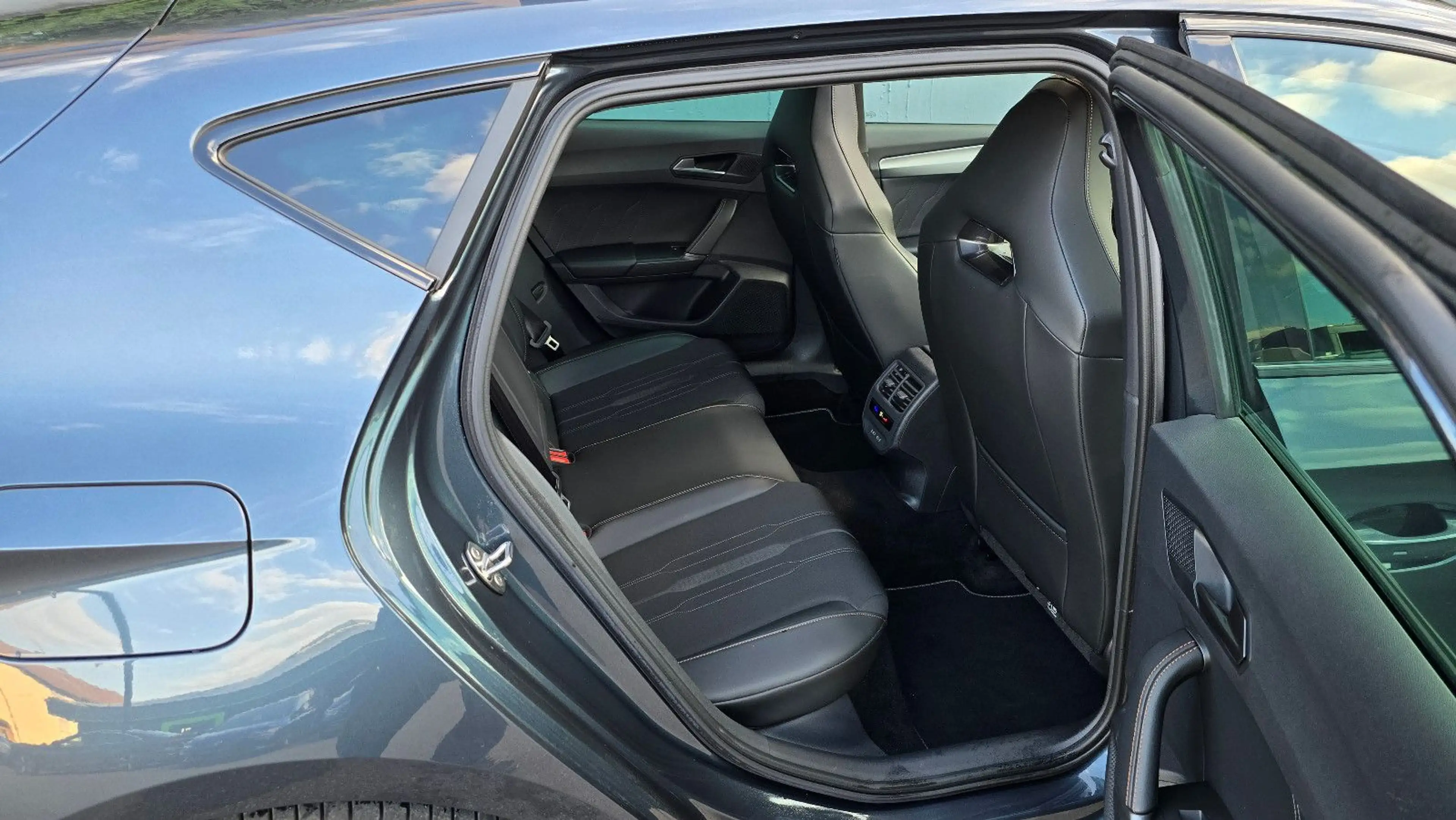 CUPRA Leon 1.4 e-HYBRID VZ DSG Pano/SSL/ACC/Kamera/19 — photo 8