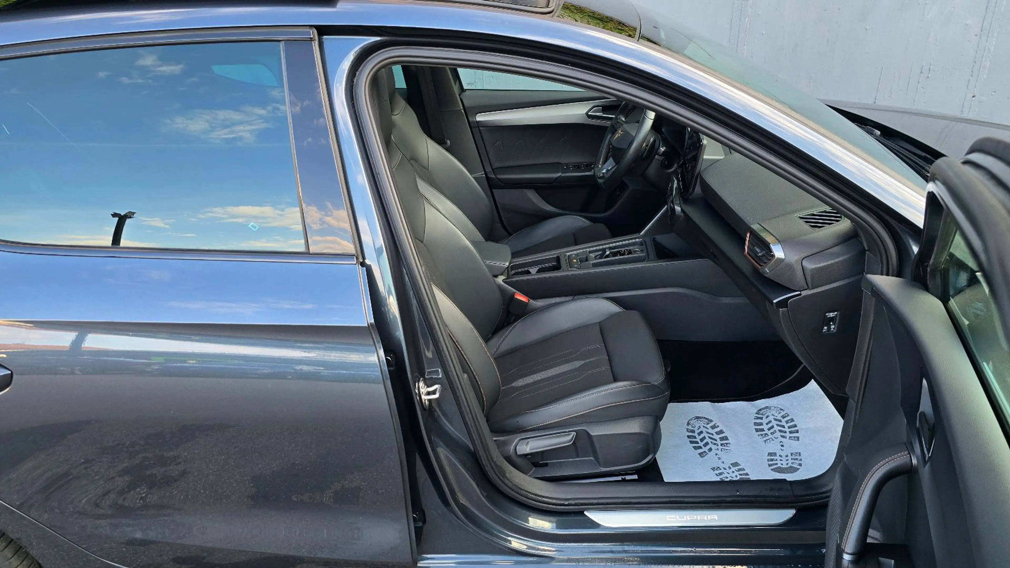 CUPRA Leon 1.4 e-HYBRID VZ DSG Pano/SSL/ACC/Kamera/19 — photo 7