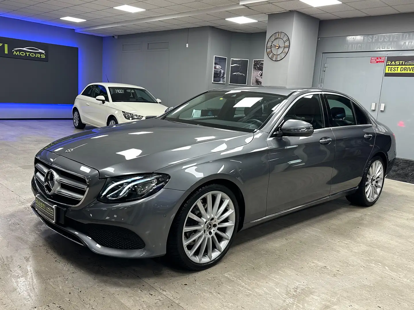 Mercedes-Benz E 220 E 220 d Sport auto Grigio - 1