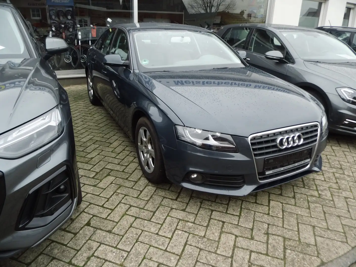 Audi A4 Attraction Grau - 2