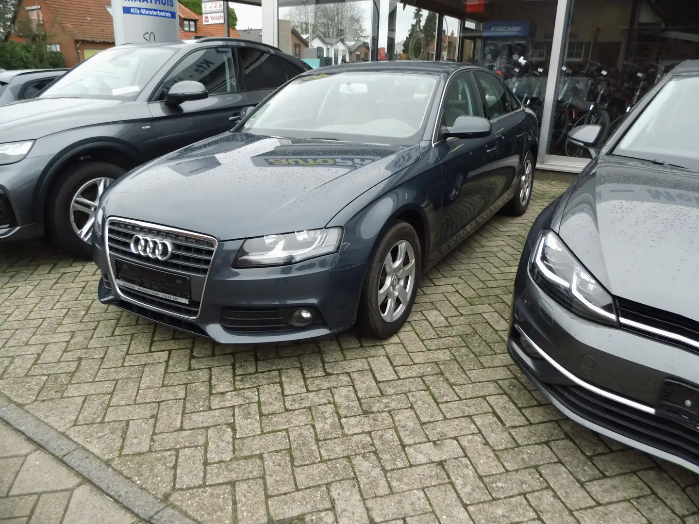 Audi A4 Attraction Grau - 1