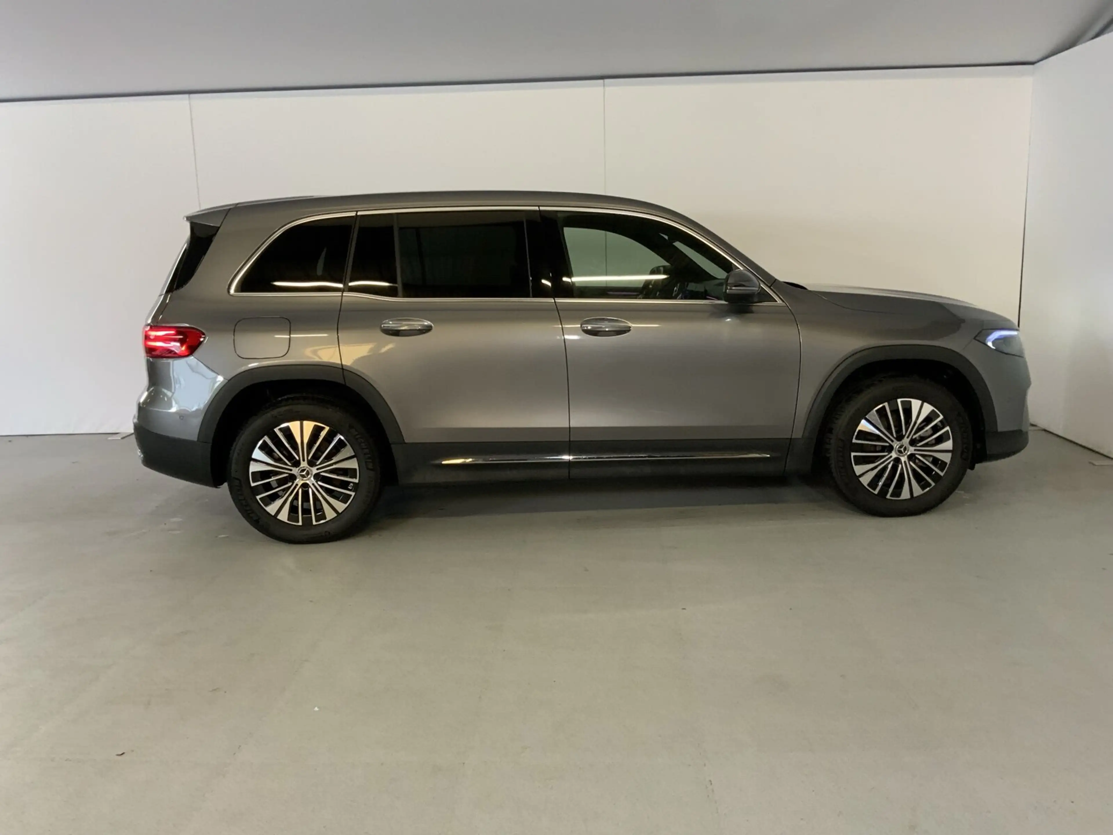 Mercedes-Benz EQB 250 EQB 250+  Progressive Navi/Distronic/Keyless-Go — photo 4
