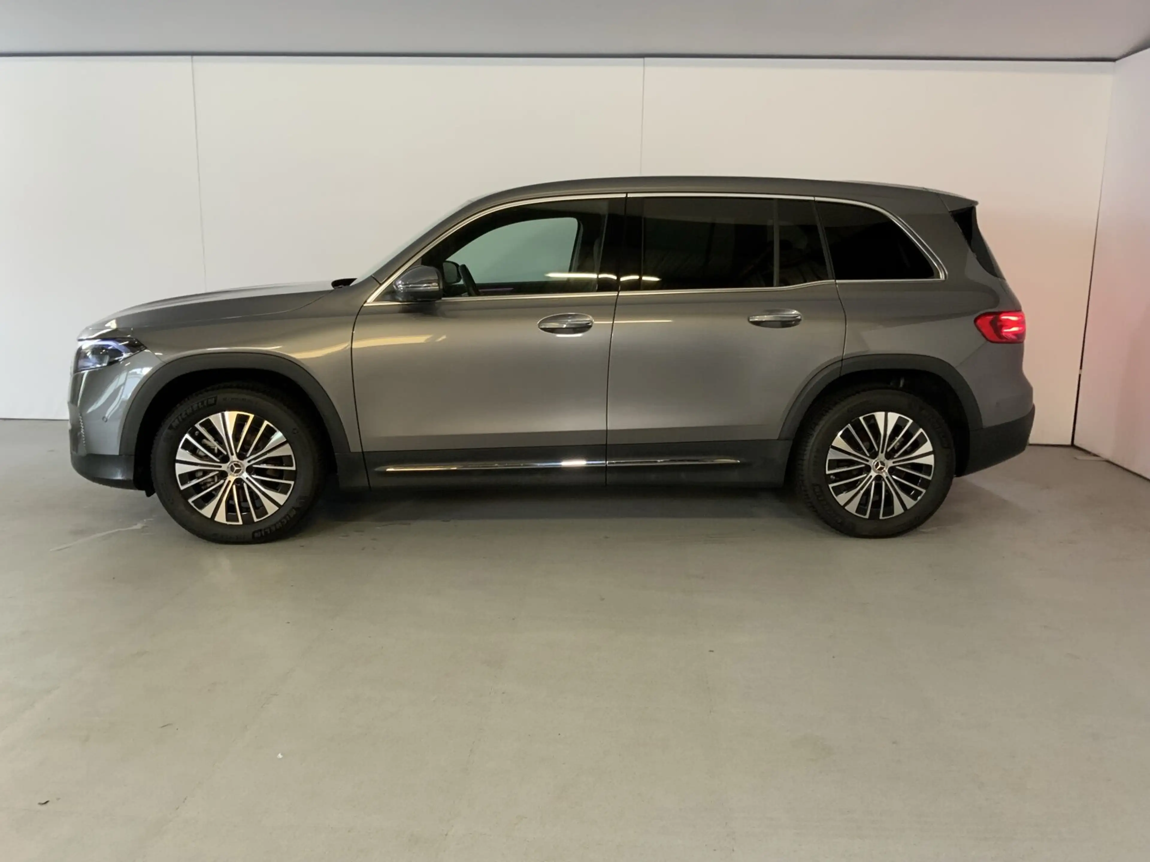 Mercedes-Benz EQB 250 EQB 250+  Progressive Navi/Distronic/Keyless-Go — photo 3