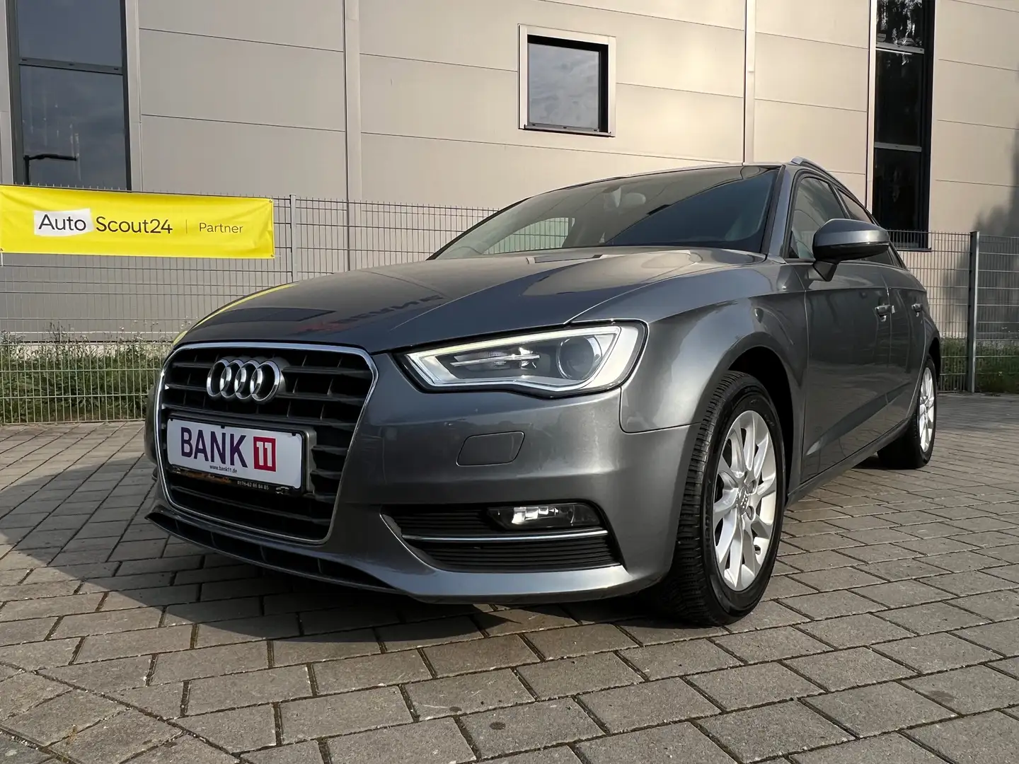 Audi A3 attraction/Alwetter Auf Alufelgen/isofix/sitzheizu Grau - 1