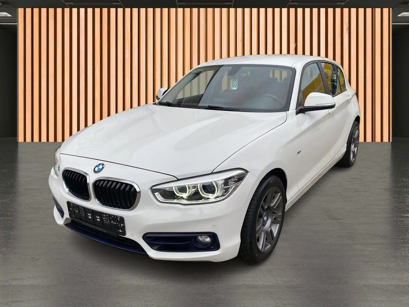 BMW 120 iA Sport Line*Navi*Leder*voll LED Wit - 2