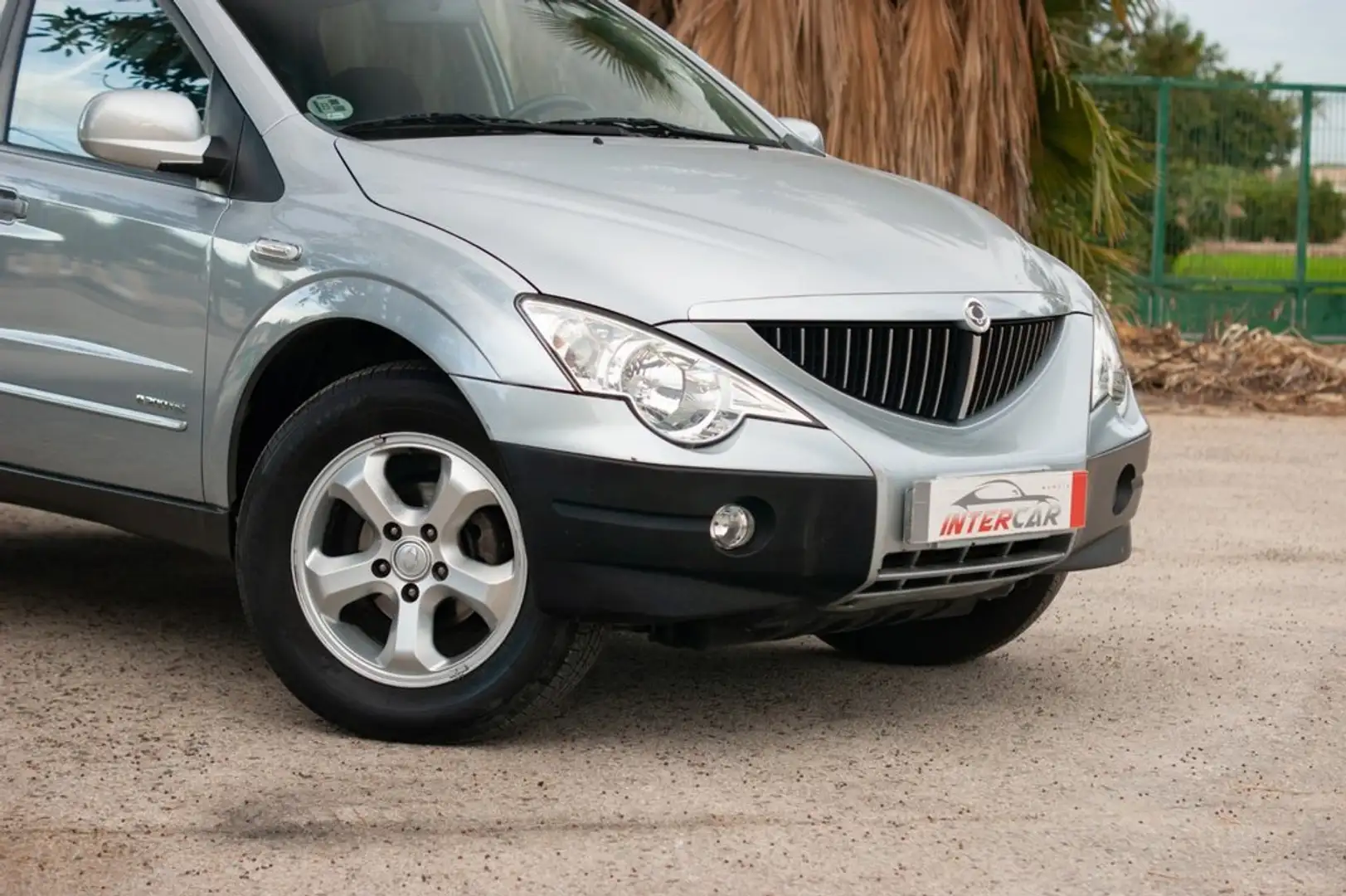 SsangYong Actyon 200Xdi 4x4 Gris - 2