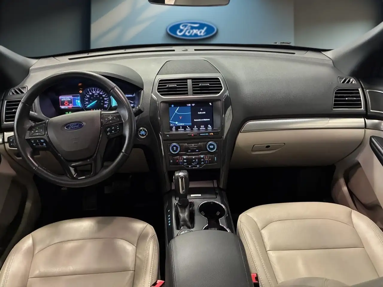 Ford Explorer снимка Ford Explorer