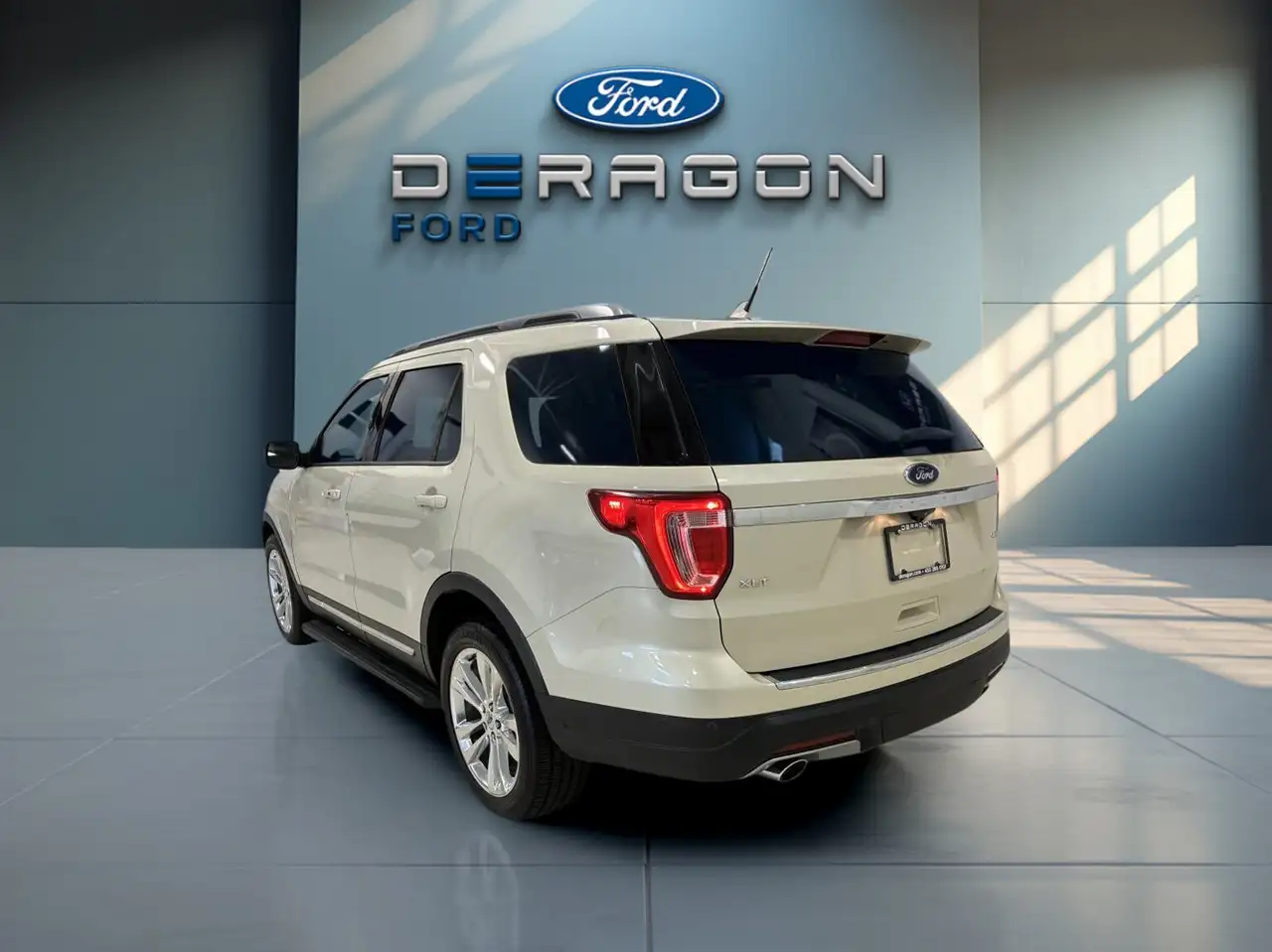 Ford Explorer снимка Ford Explorer