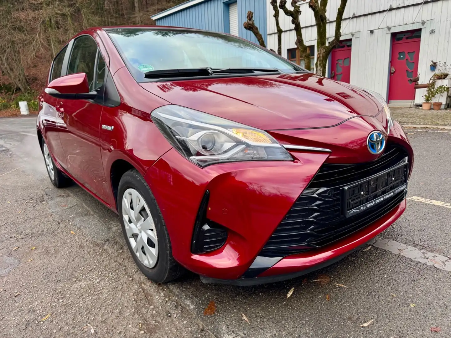 Toyota Yaris Hybrid Aut.ComfortNaviKameraScheckhGaranti Rouge - 1