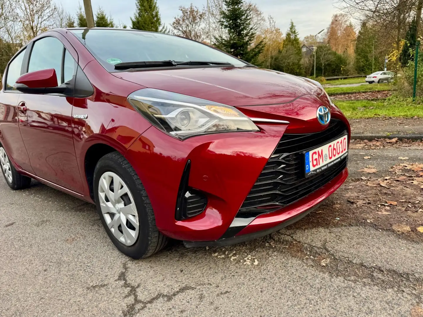 Toyota Yaris Hybrid Aut.ComfortNaviKameraScheckhGaranti Rot - 1