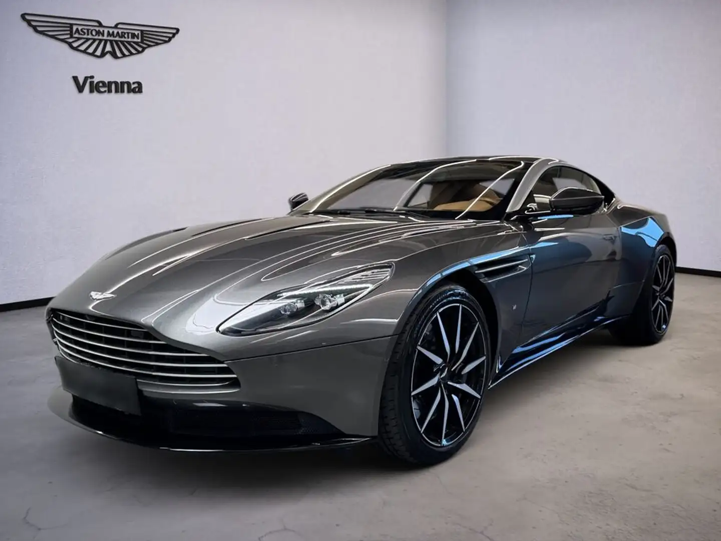 Aston Martin DB11 5.2 V12 | Magnetic Silver | 1Y AM warranty Argent - 1