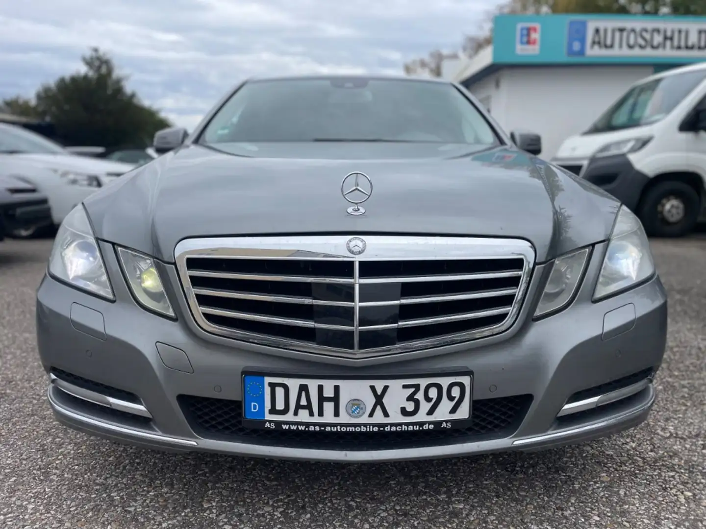 Mercedes-Benz E 350 4MATIC V6 AVANTGARDE Grau - 1