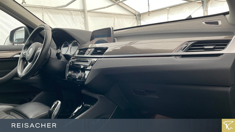 BMW X1 sDrive18i Aut. xLine AHK Navi SHZ LED 19"LM — photo 13