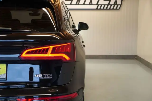 Audi Q5 view 6