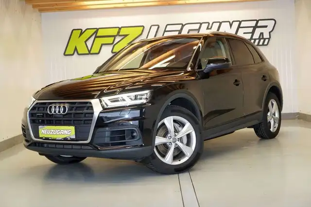 Audi Q5 view 8