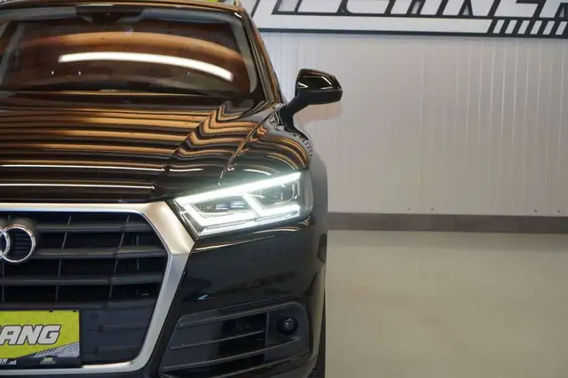 Audi Q5 view 10