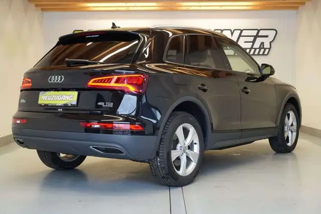 Audi Q5 view 4