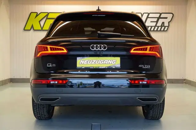 Audi Q5 view 5