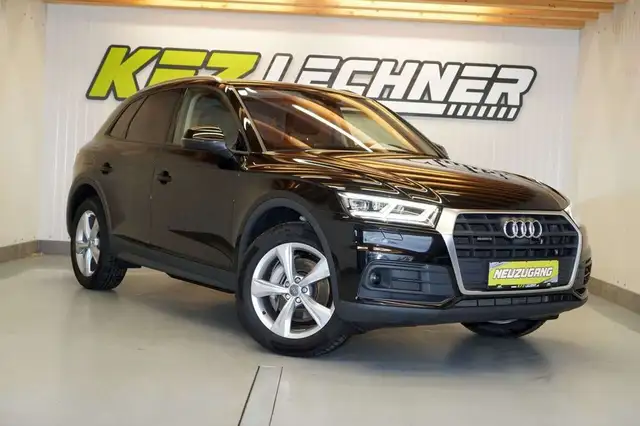 Audi Q5 view 3