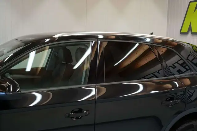 Audi Q5 view 12