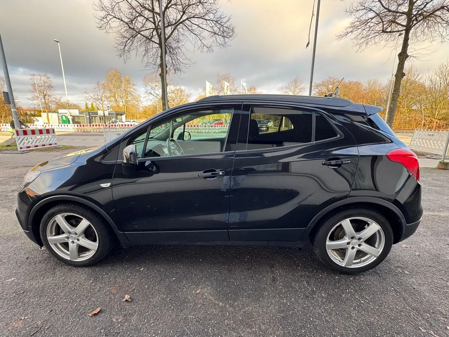 Opel Mokka X ON / TÜV NEU / PDC / NAVI / Schwarz - 2