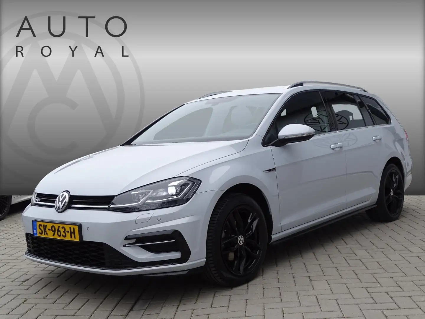 Volkswagen Golf Variant 1.0 TSI Highline Business R Automaat, Navigatie, M Wit - 1