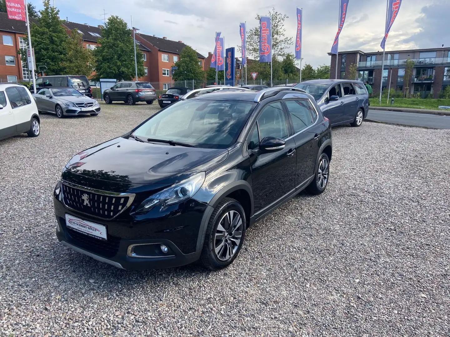 Peugeot 2008 Allure Schwarz - 2