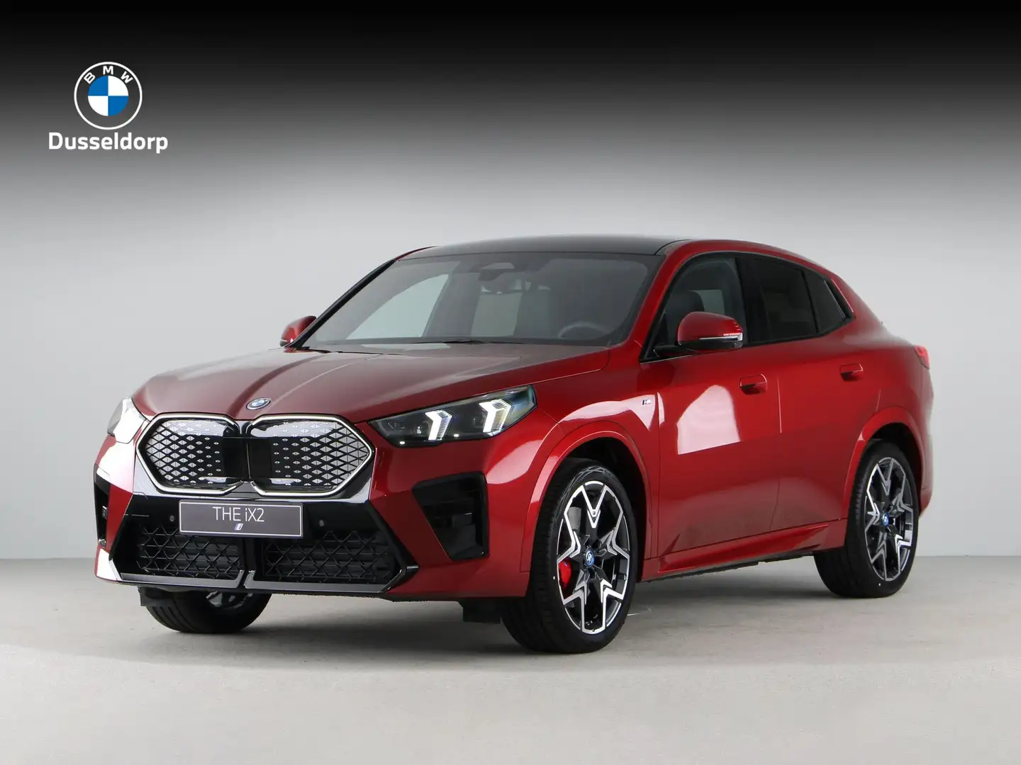 BMW iX2 eDrive20 67kWh Rood - 1