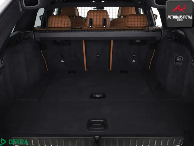 BMW 5 Series view 14