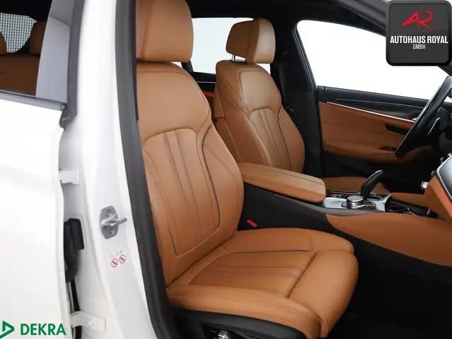 BMW 5 Series view 11