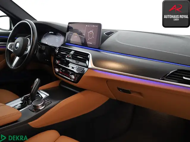 BMW 5 Series view 10