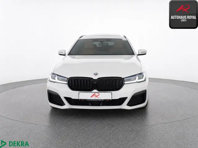 BMW 5 Series view 8