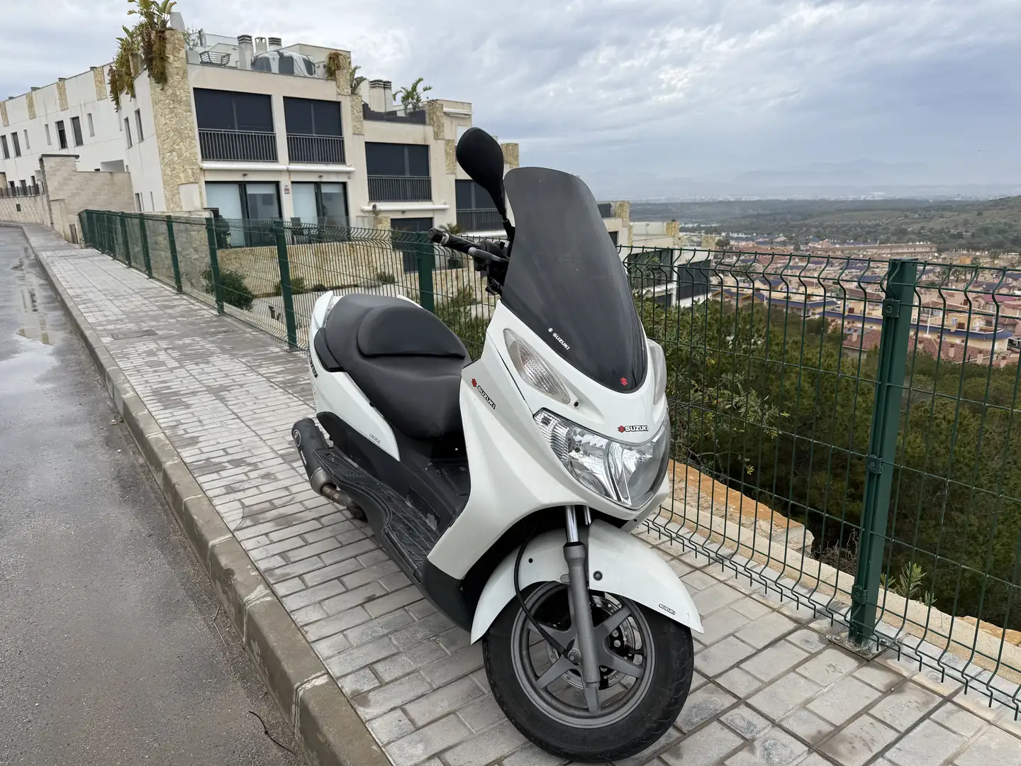 Suzuki Burgman 125 Blanco - 2