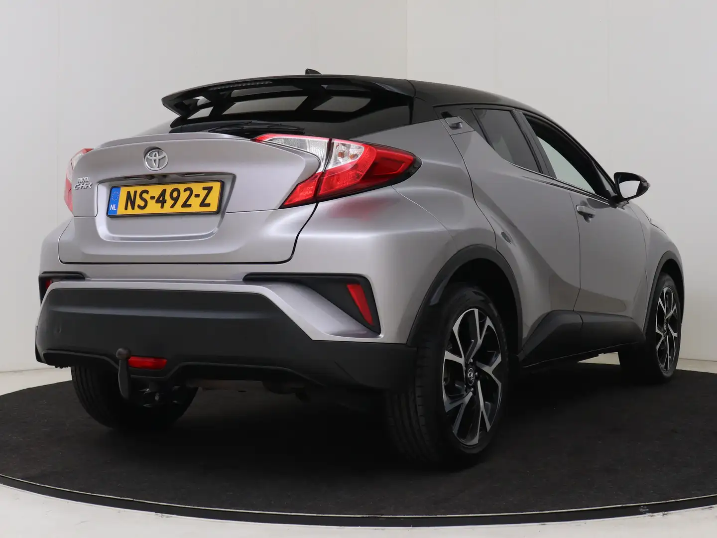 Toyota C-HR 1.2 Bi-Tone | Navigatie | Trekhaak |  Stoelverwarm Grijs - 2