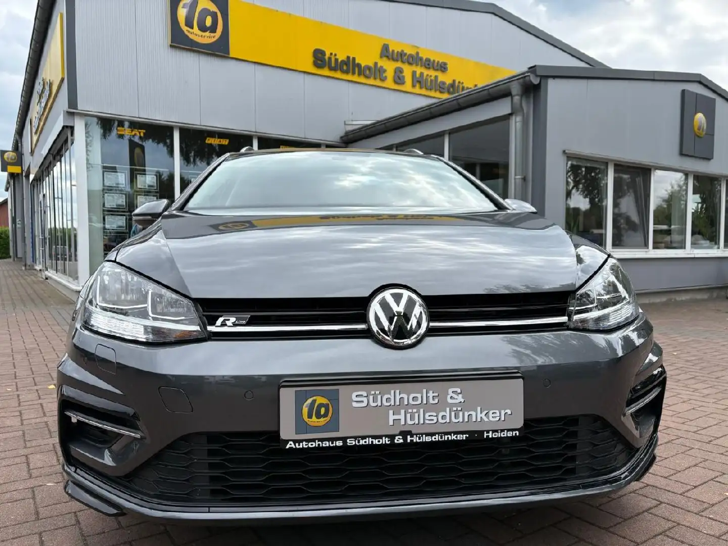 Volkswagen Golf Variant R-Line Exterieur | AHK | ACC | Kamera | SHZ Gris - 2