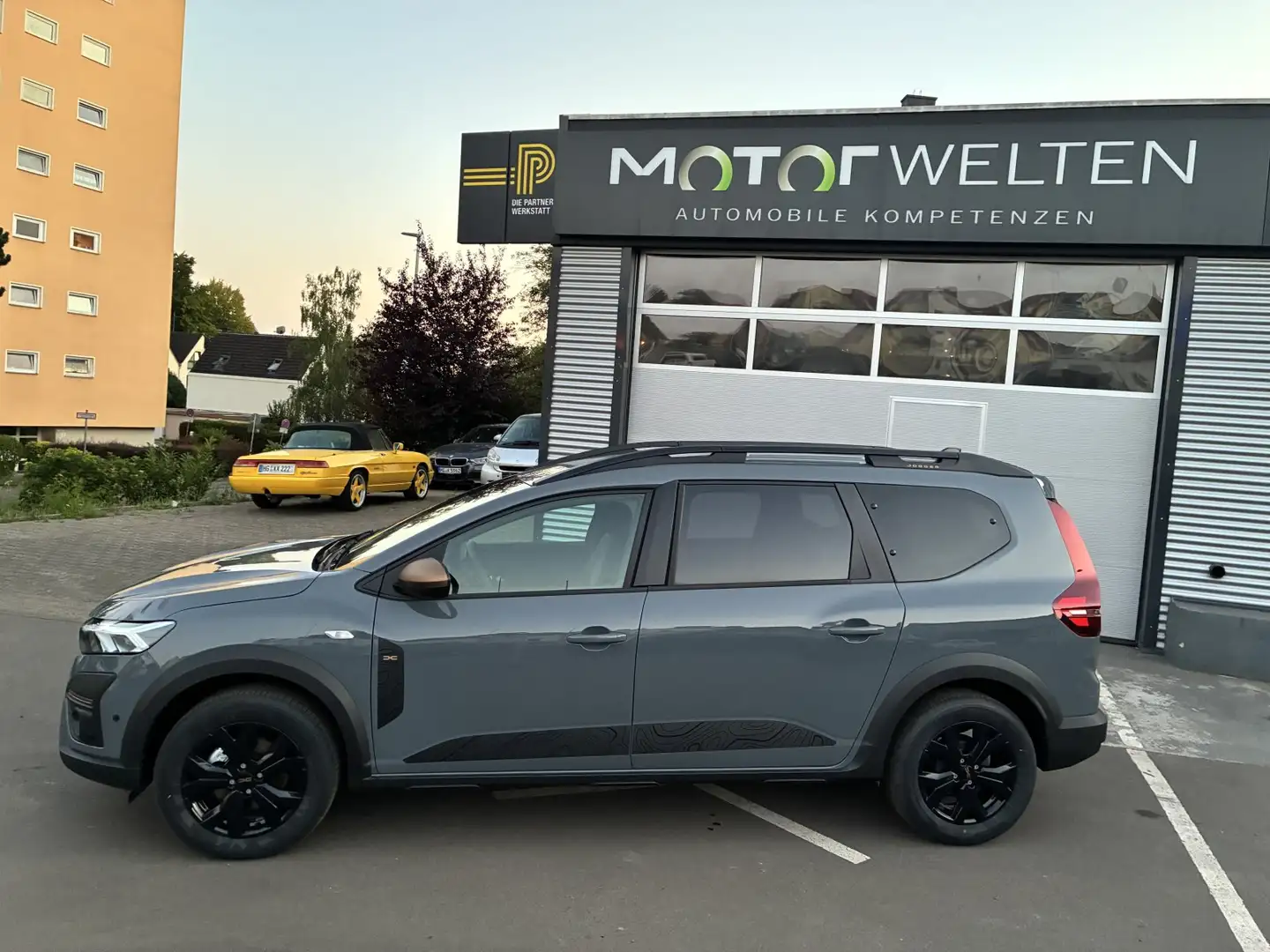 Dacia Jogger Jogger 1.0 TCe 110 Extreme (EURO 6e) 7-Sitzer 1.0 Grau - 2