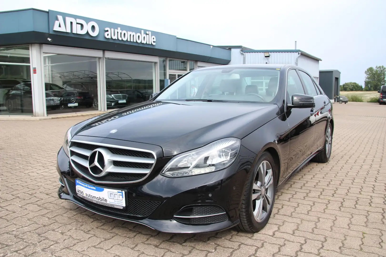 Mercedes-Benz E 200 CGI Lim. Avantgarde LED/Navi/Leder/SHZ Schwarz - 1