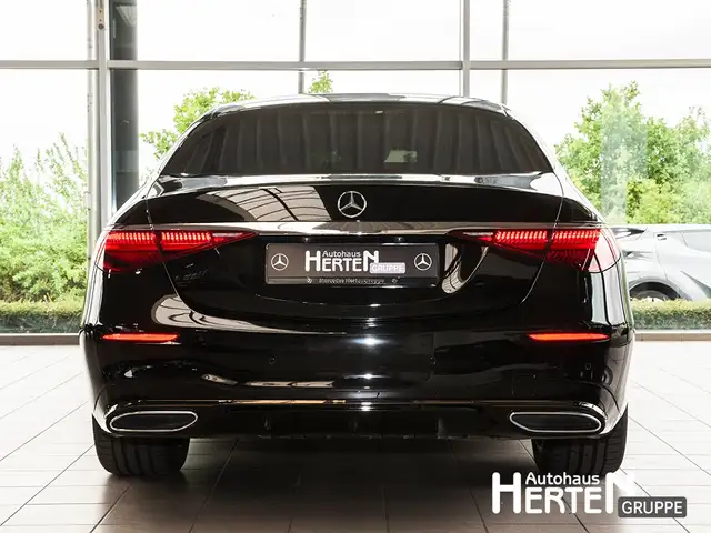 Mercedes-Benz S-Class view 4