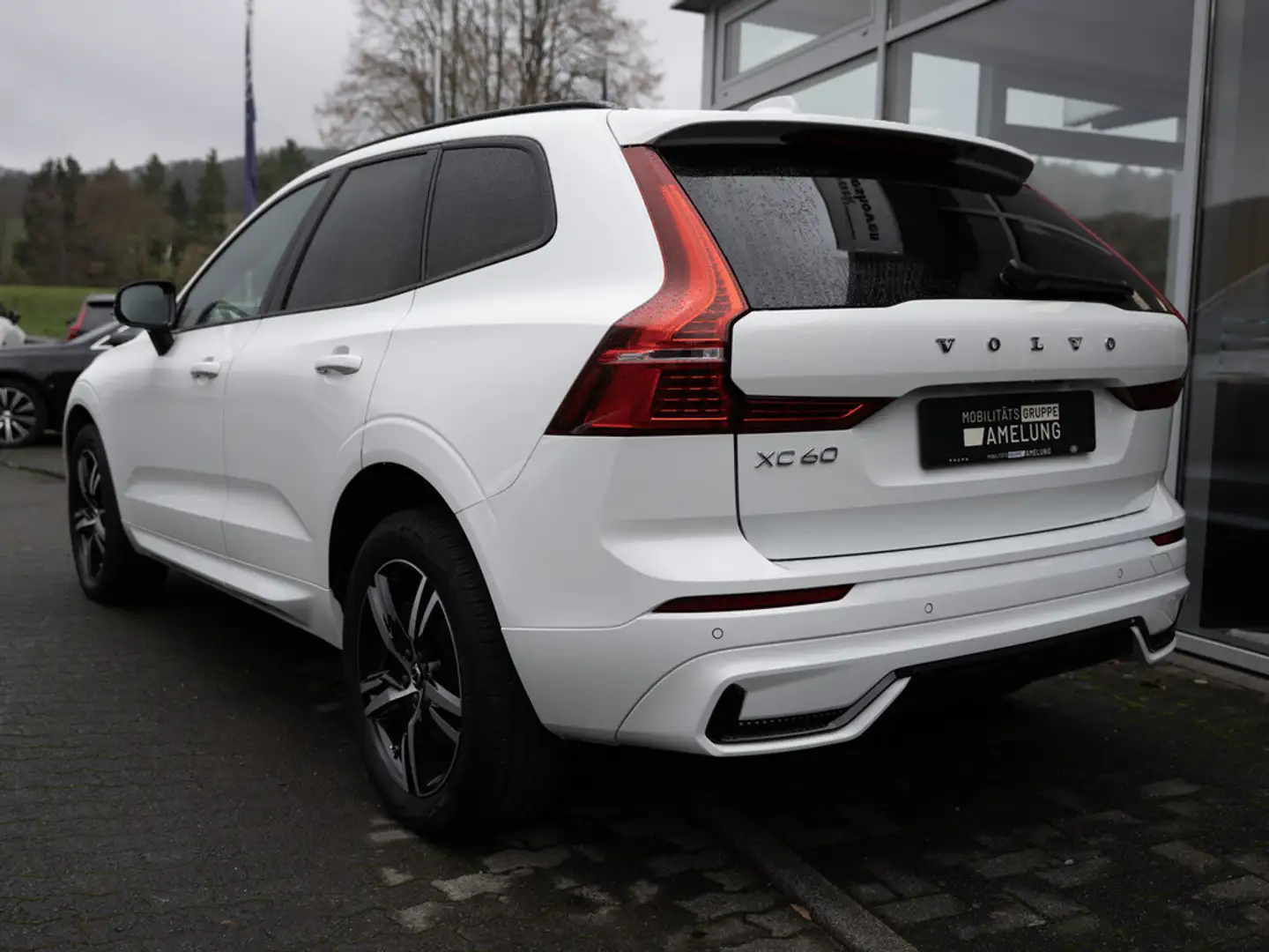 Volvo XC60 B4 R-Design AWD AHK HUD FACEL. LED PANO Weiß - 2
