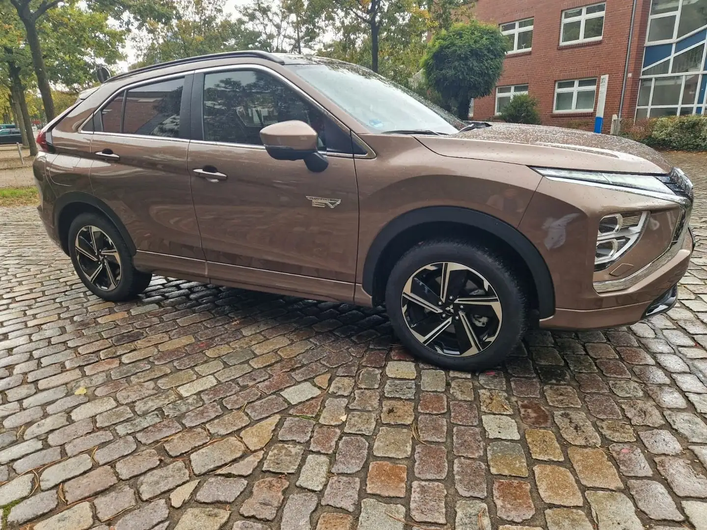Mitsubishi Eclipse Cross Plug-In Hybrid 4WD Top Gold - 2
