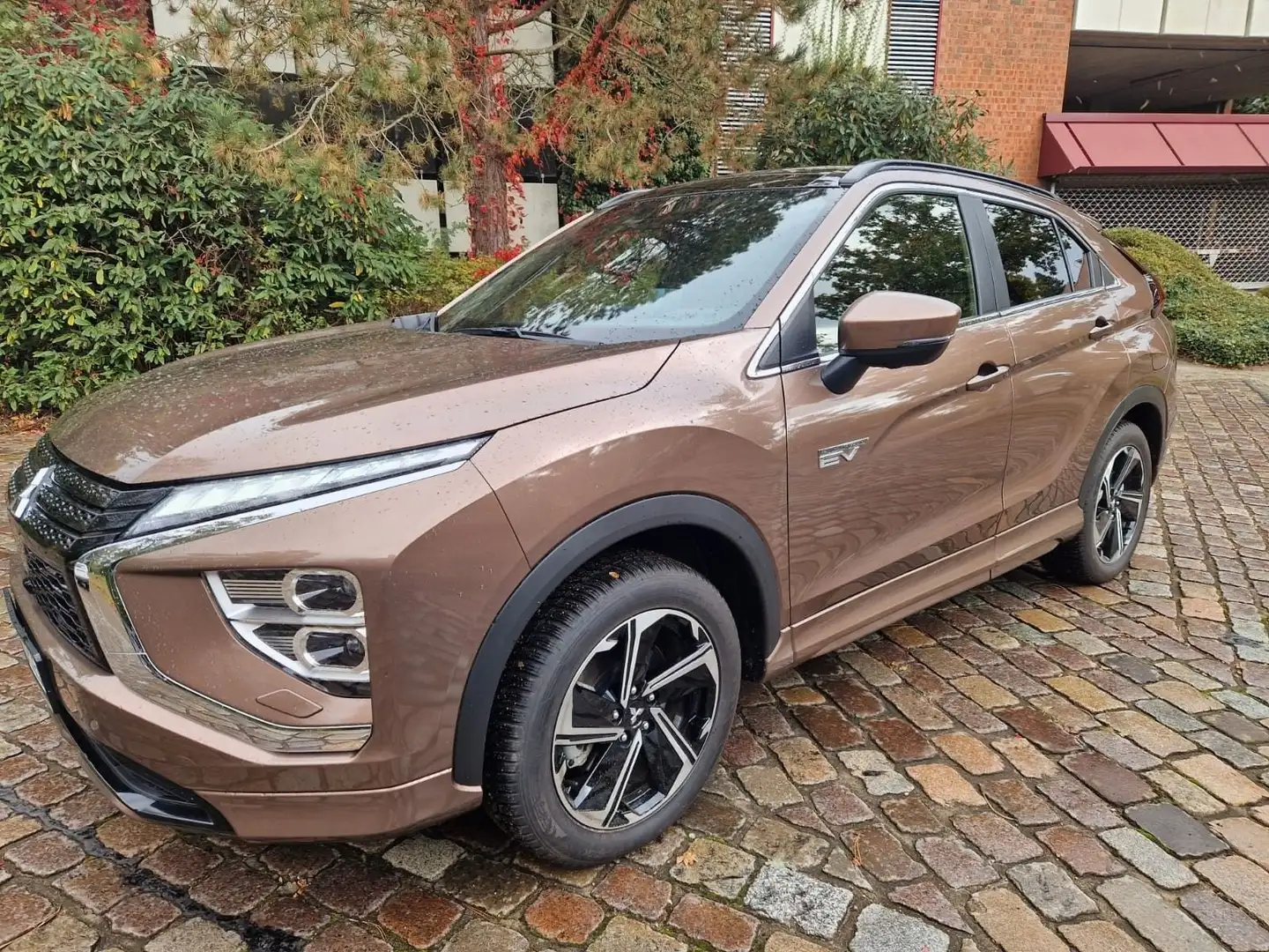 Mitsubishi Eclipse Cross Plug-In Hybrid 4WD Top Gold - 1