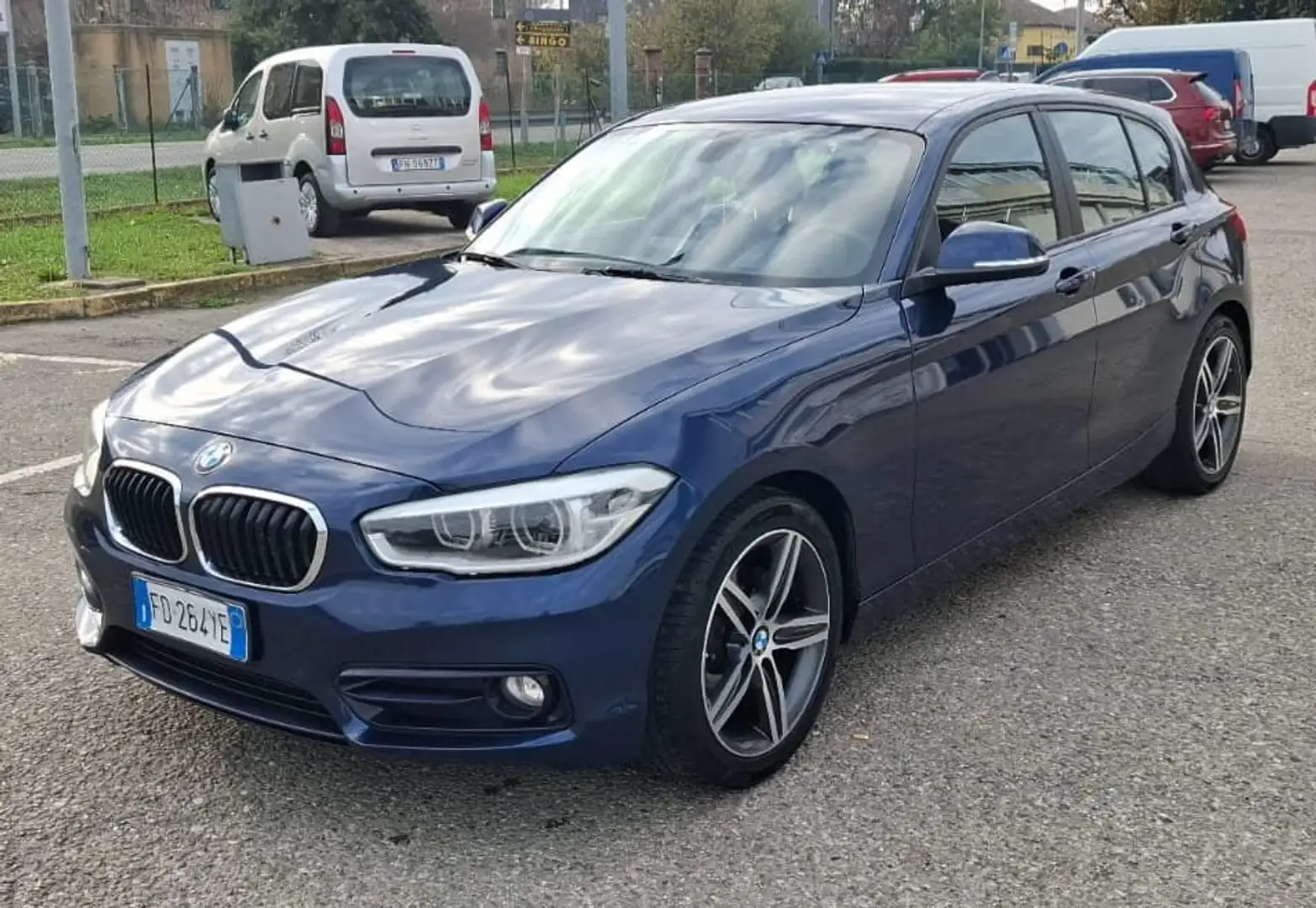 BMW 116 Serie 1 F/20-21 2015 116d Urban 5p Blauw - 2