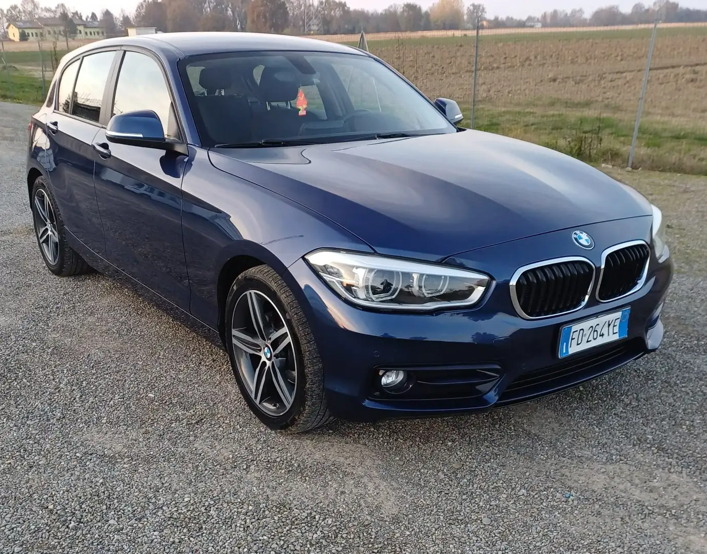 BMW 116 Serie 1 F/20-21 2015 116d Urban 5p Bleu - 1