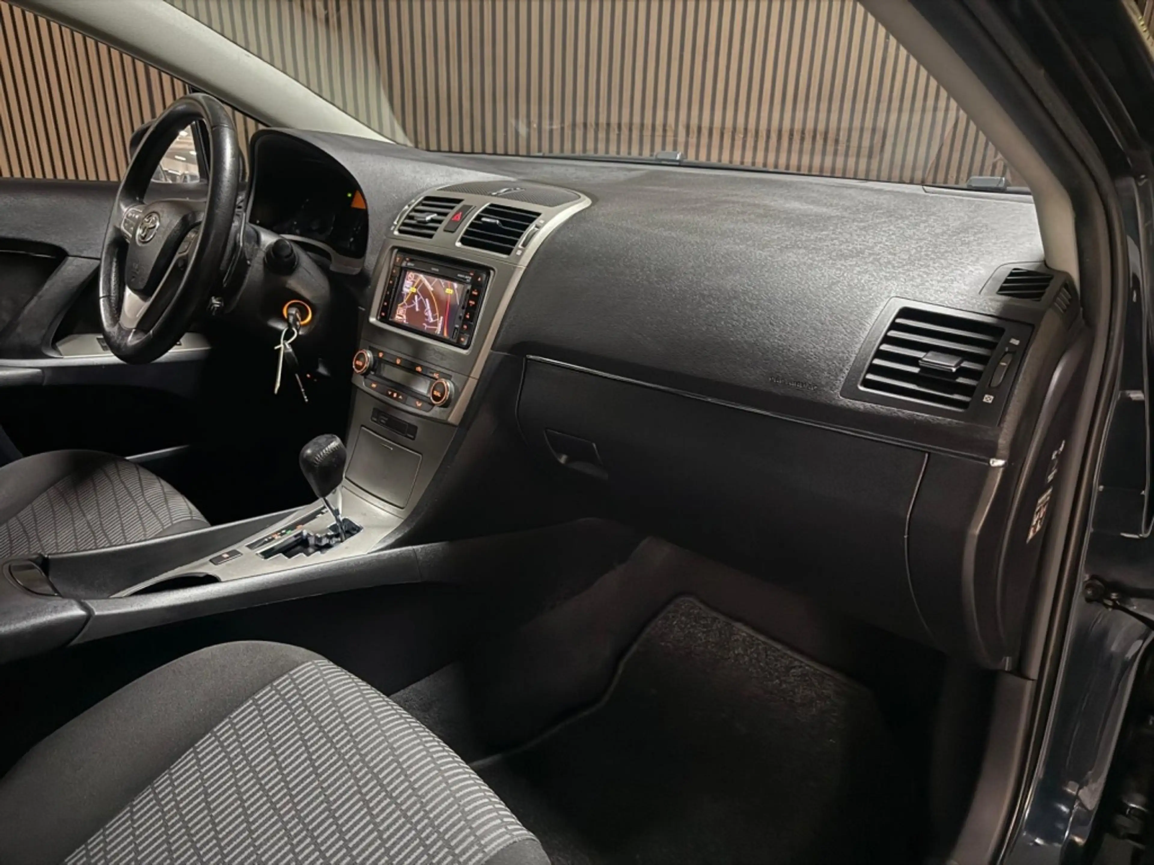 Toyota Avensis Wagon 1.8 VVTi Business — photo 11